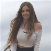 Soy una adolescente graduada de la ESO en Maristes Valldemia, actualmente estoy cursando formación profesional de grado medio de administración y gestión de empresas